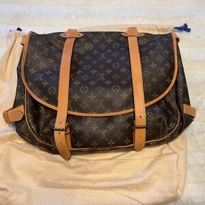 Louis Vuitton Saumur 43